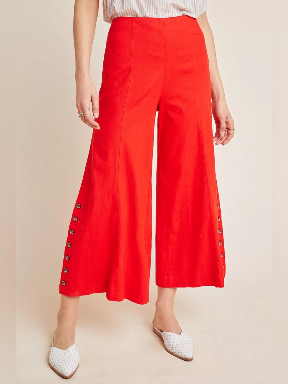 Anthropologie Red Buttoned Flare Linen-Blend Cropped Pants, size 2